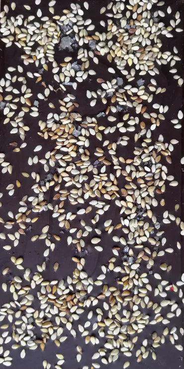 Tablette de Chocolat noir 77 % sésame et fleur de sel - biosourcé - Tablette de 70 g minimum